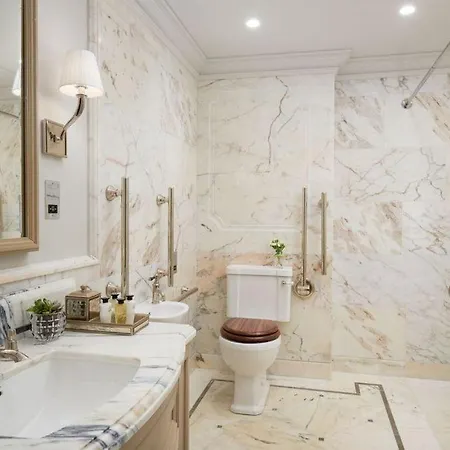 Grantley Hall Hotel 5*