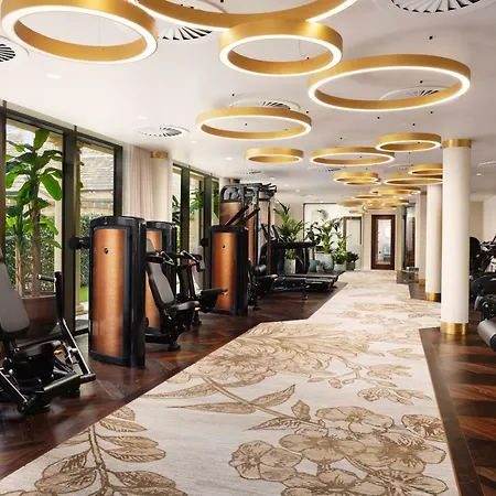 Grantley Hall فندق 5*
